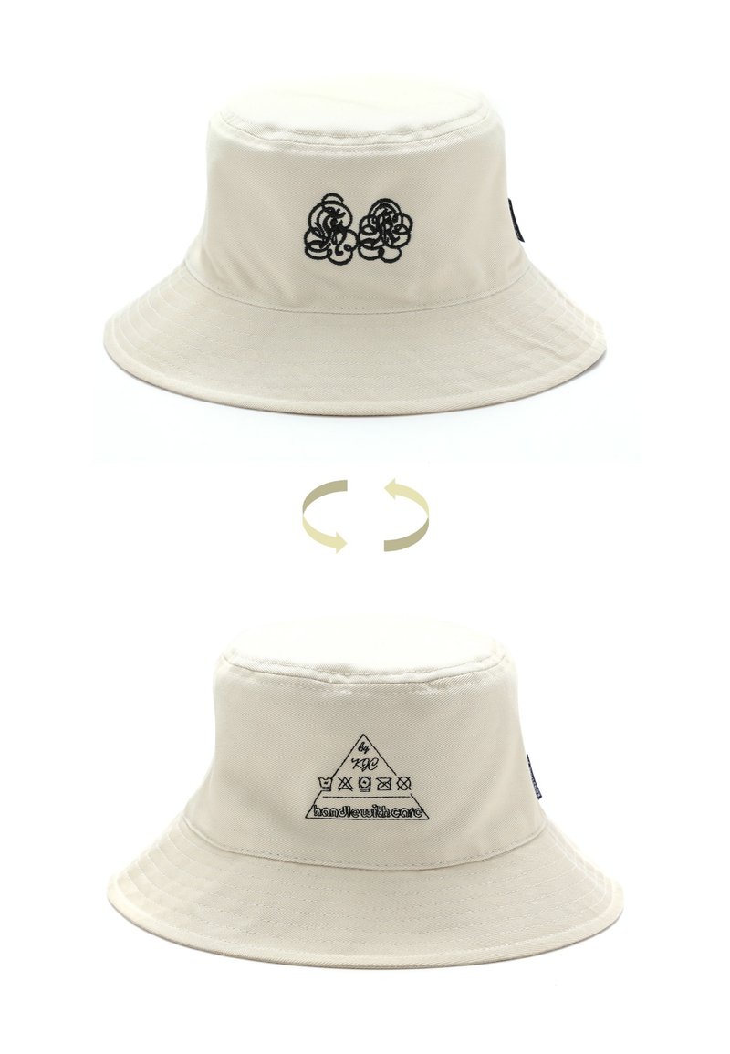 洗水唛/ hk 刺绣图案双面渔夫帽 (浅卡其色) - 帽子 - 棉．麻 卡其色
