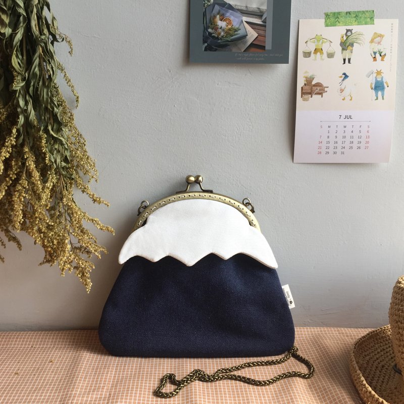 【定制化】深蓝富士山ふじさん - 造型包 口金包 侧背包 送礼 - 侧背包/斜挎包 - 棉．麻 蓝色