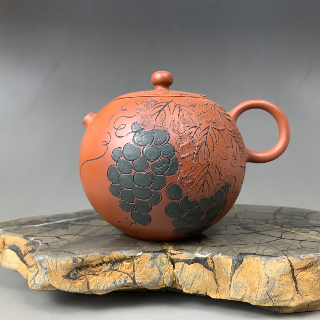 台湾【朱泥】手拉坏 短嘴西施 雕刻壶07 - 茶具/茶杯 - 陶 红色