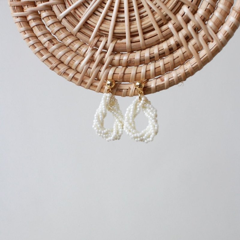 串珠耳饰_白色圈圈/珍珠白/beading earing - 耳环/耳夹 - 玻璃 白色