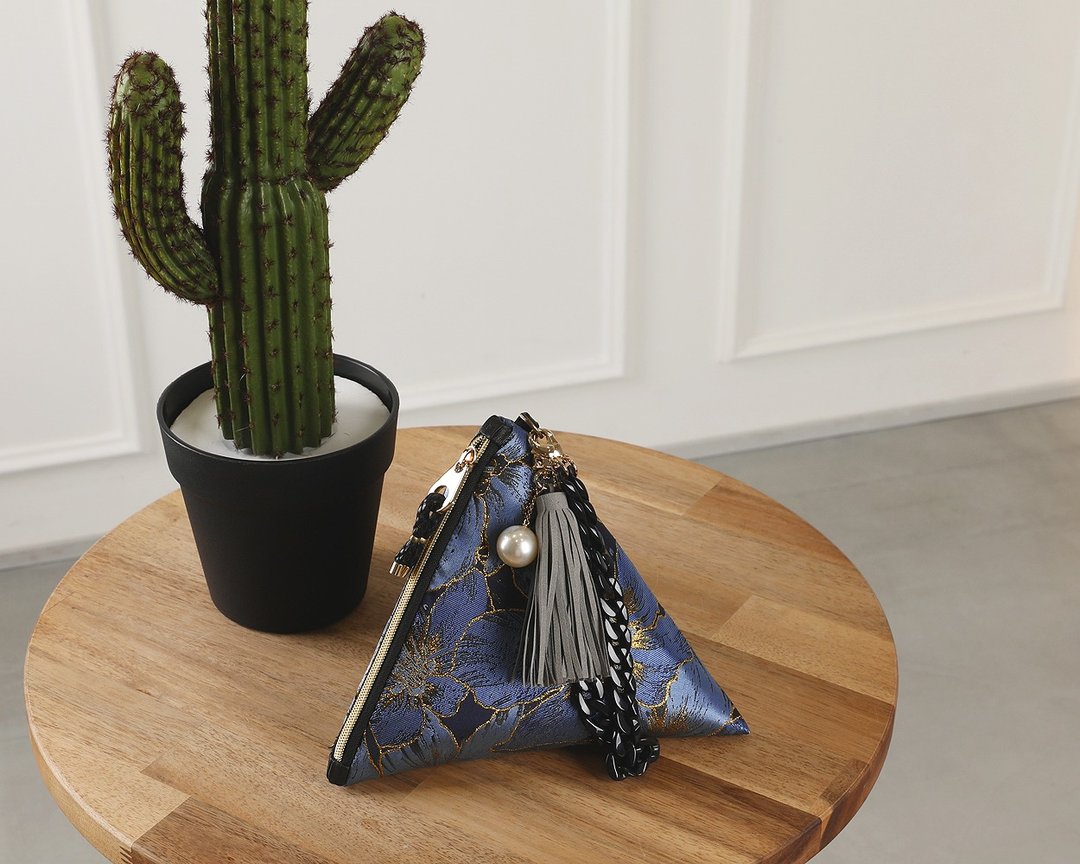 nocturnal flowers -deep blue- triangular pouch bag - 化妆包/杂物包 - 其他材质 蓝色