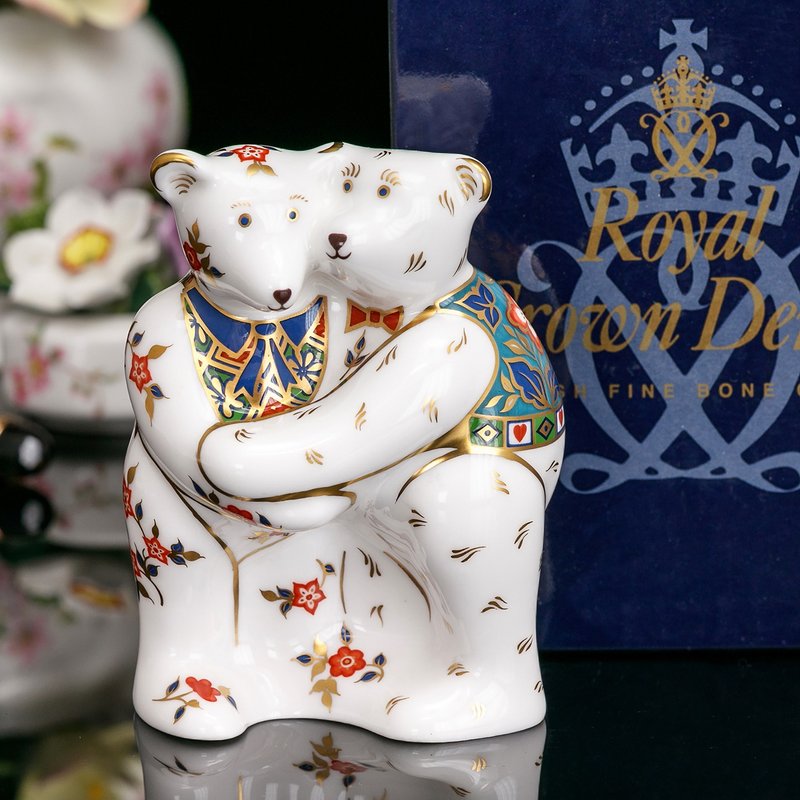 Royal Crown Derby 拥抱爱情泰迪熊 骨瓷珍藏手工瓷偶 情人节礼物 - 摆饰 - 瓷 