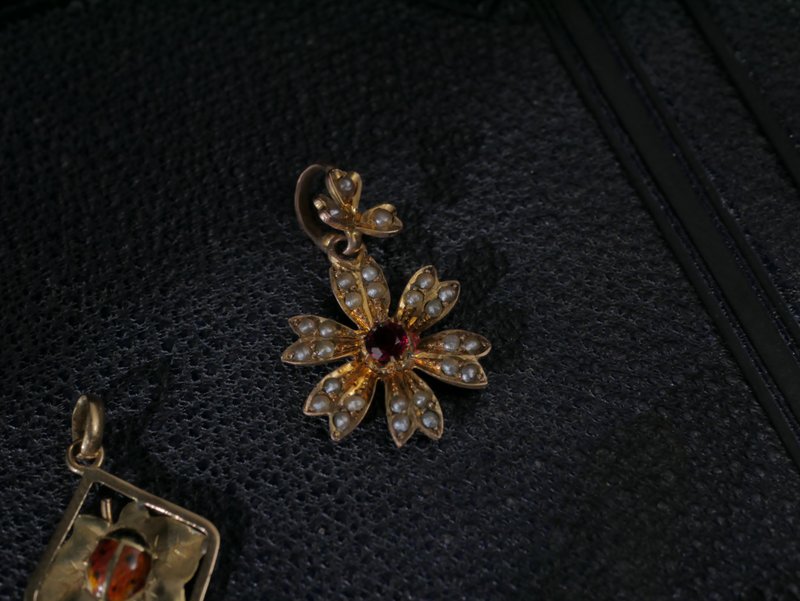 1890s 德国 雏菊与三叶草坠子 母亲节礼物 - 项链 - 贵金属 红色