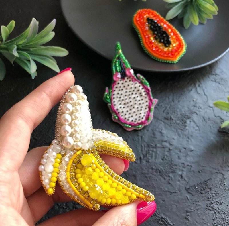 Fruit jewelry Fruit pin Embroidery pin Beaded brooch Papaya Banana Dragon fruit - 胸针 - 其他材质 多色