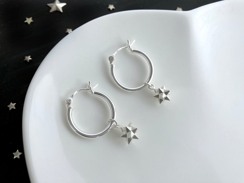 晃动闪耀的星星圆形耳环 - 耳环/耳夹 - 纯银 