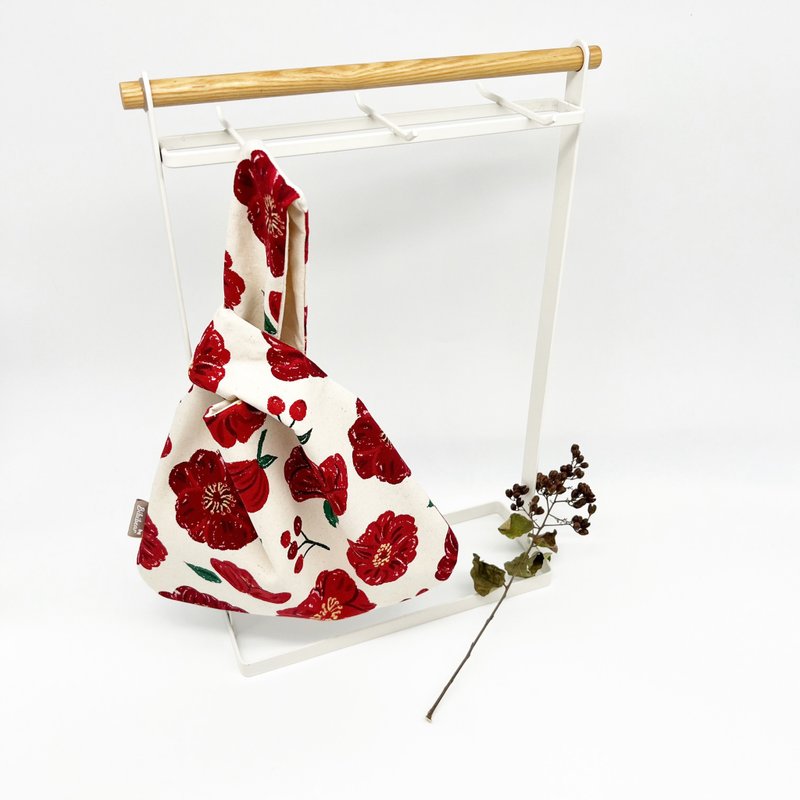 【小熊比比】手绘殷红山茶花日式手腕袋 结袋 - 手提包/手提袋 - 棉．麻 红色