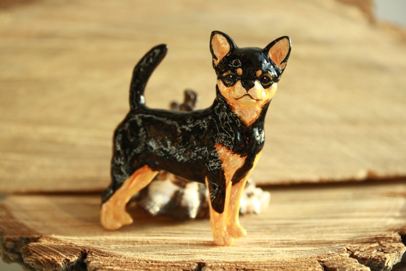 Chihuahua black/tan figurine - brooch or dog show ring clip/number holder - 胸针 - 塑料 