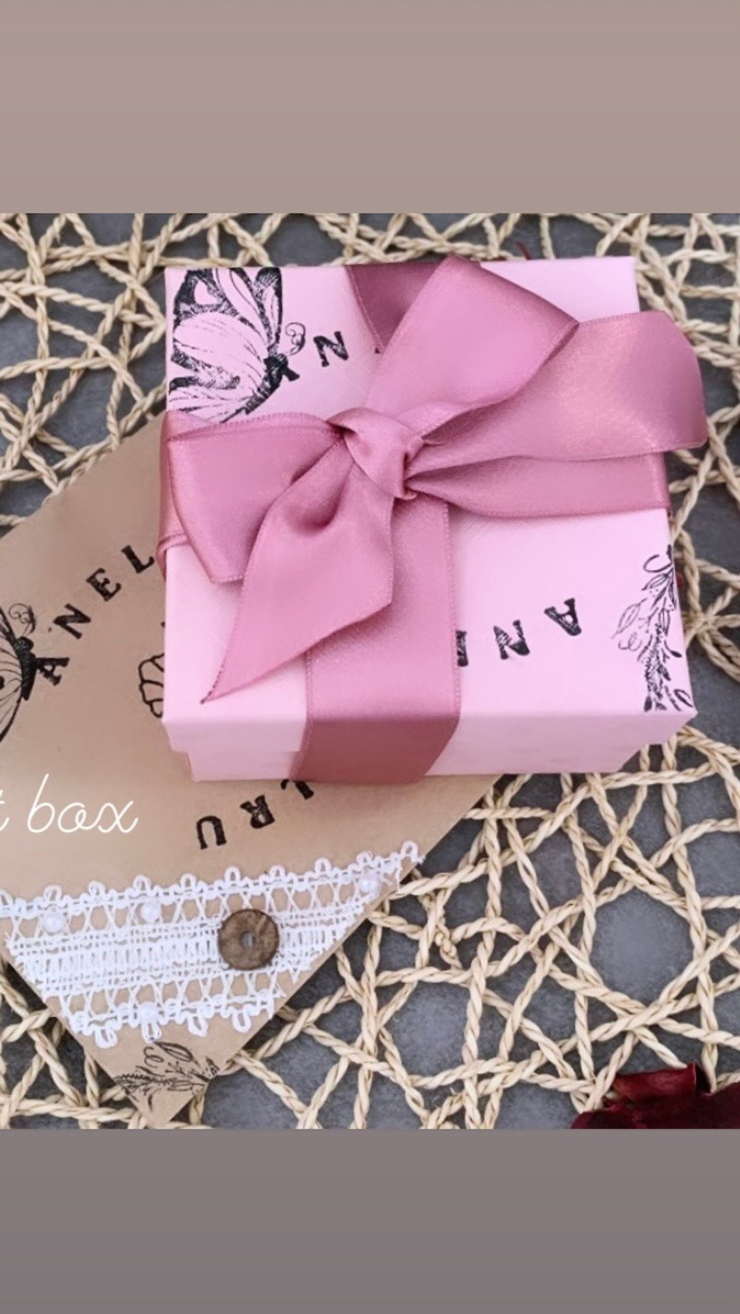 Plus a small gift package ,The packaging is small.gift box - 胸针 - 纸 粉红色