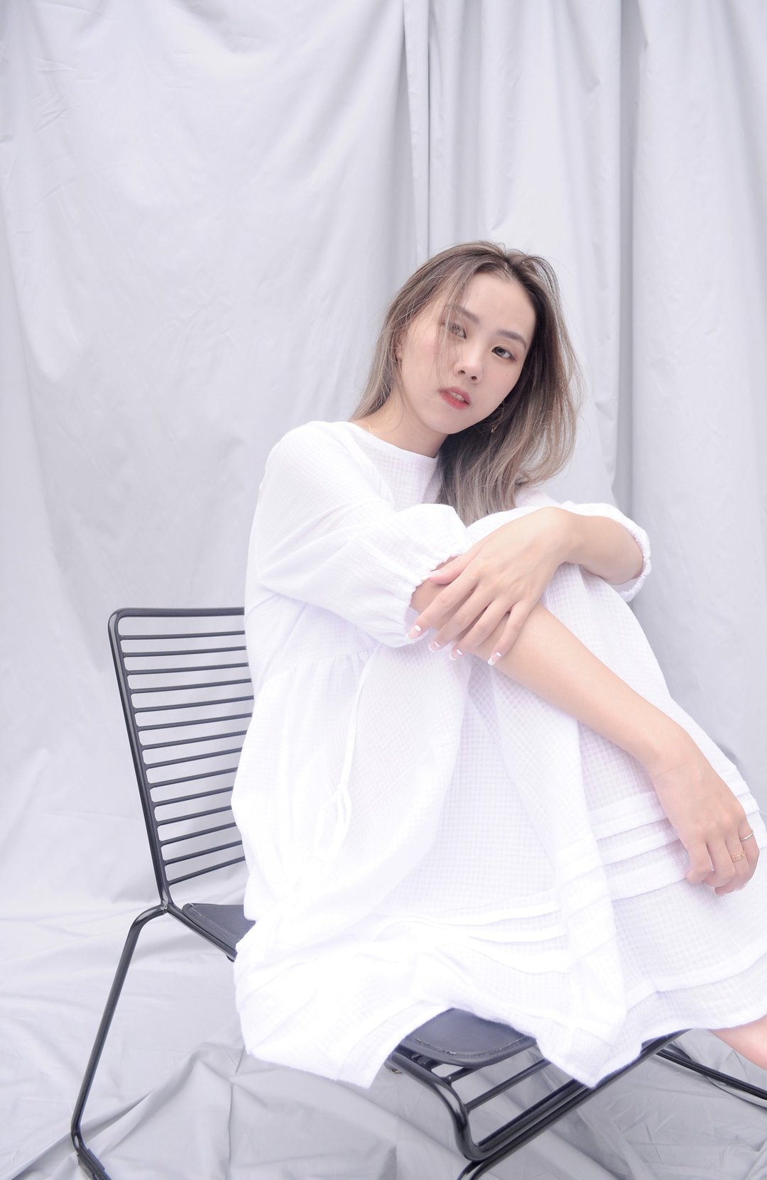 Kos Dress 白色暗格折折飘飘裙 - 洋装/连衣裙 - 棉．麻 白色