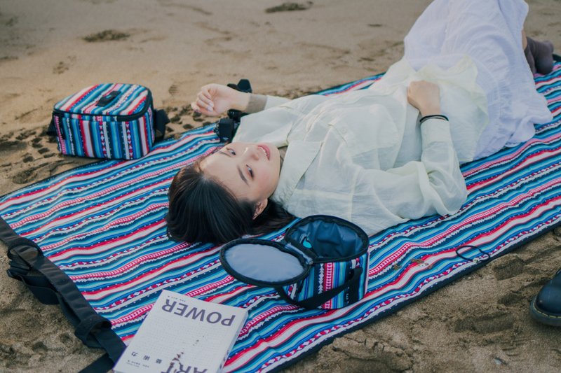 野餐垫-欢乐民俗 加厚舒适 随手卷卷一体成型 露营用品  野餐摆拍 - 野餐垫 - 防水材质 红色