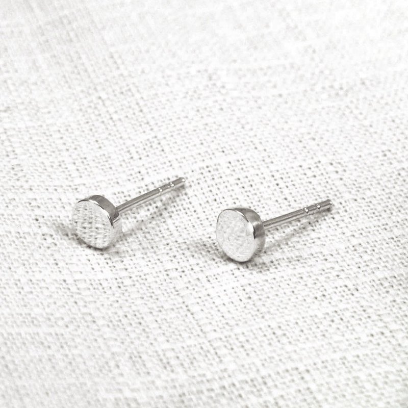 纯银 小圆耳环(小) 925纯银耳环 基本款耳针 - 耳环/耳夹 - 纯银 银色