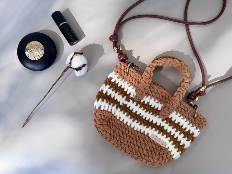 手工编织包 手提包 肩背包 侧背包 斜背包 - 焦糖毛线包 - 侧背包/斜挎包 - 棉．麻 咖啡色