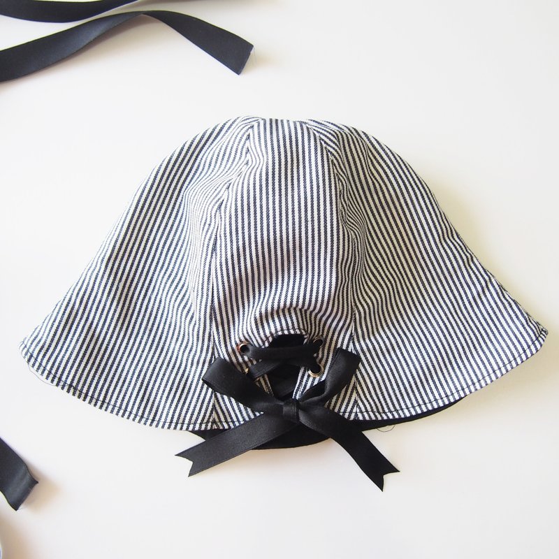 【打上丝带蝴蝶结】条纹双面手工帽子 渔夫帽 (三孔) - 帽子 - 棉．麻 黑色