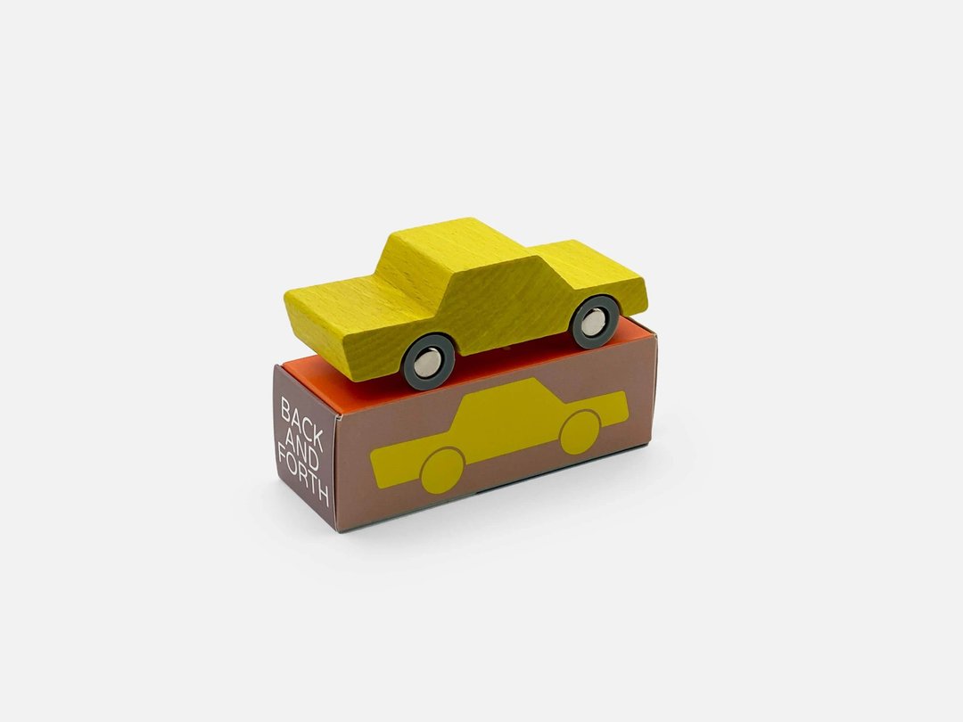 Waytoplay - 复古木制玩具车 - 黄色 - 桌游/玩具 - 木头 