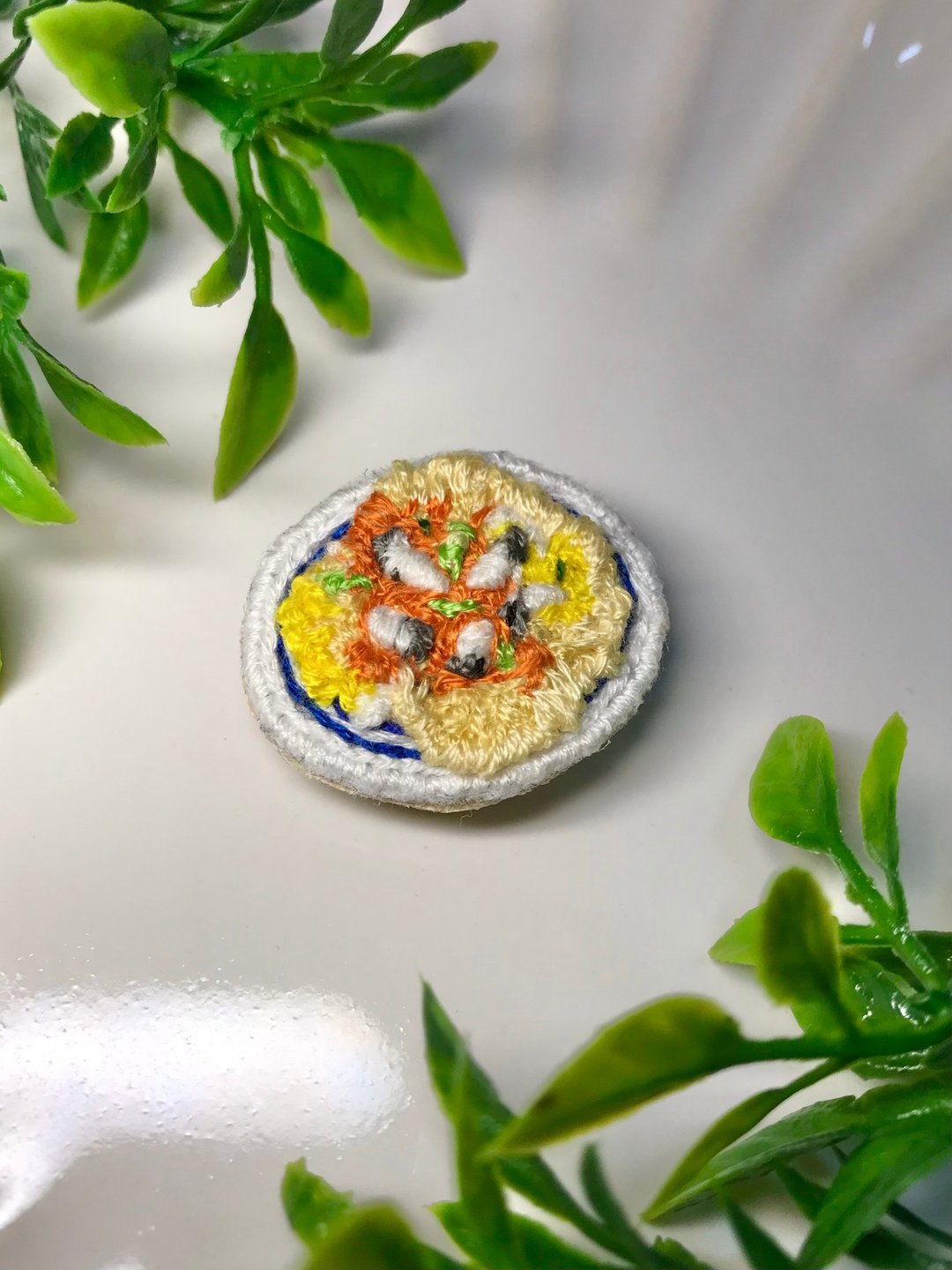 【台湾小吃】手工刺绣立体蚵仔煎别针B款/手作经典/食物饰品 - 徽章/别针 - 绣线 多色