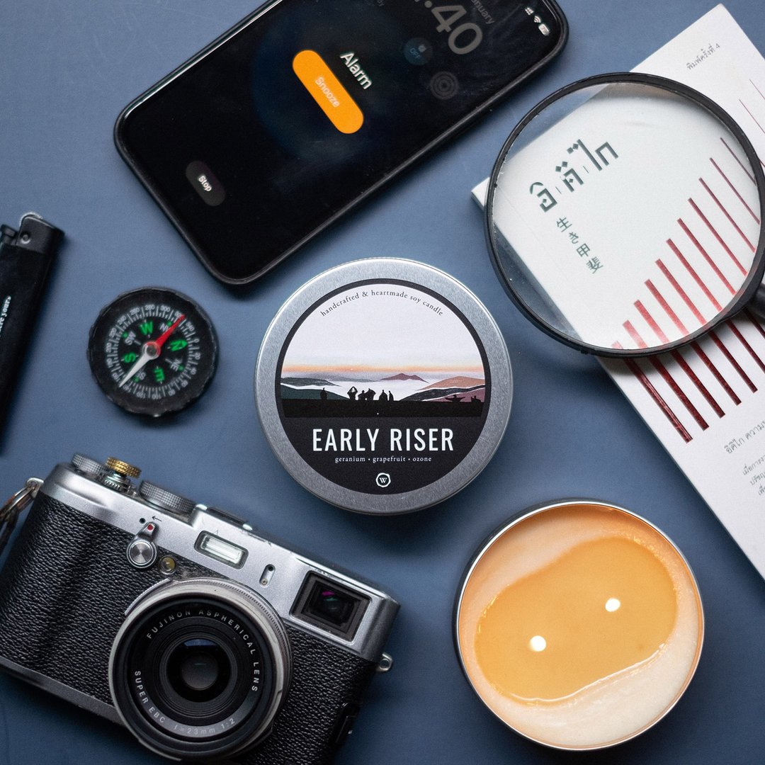 Soy Candle Early Riser Blend Travel Tin - Geranium, Grapefruit &amp; Ozone - 蜡烛/烛台 - 其他材质 银色