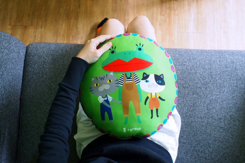 E*group 圆形抱枕 双面设计  三兄弟  抱枕 午安枕 送礼 礼物 - 枕头/抱枕 - 棉．麻 绿色