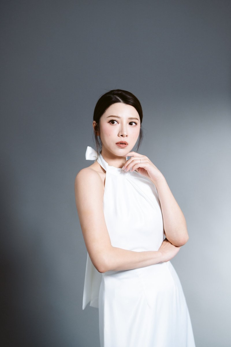 WhiteLits 香港自家设计轻婚纱 - 晚装/礼服 - 丝．绢 白色