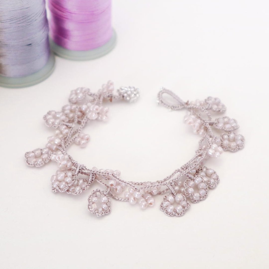 OYA crochet Bracelet - JEWEL -  Foggy rose - 长链 - 绣线 粉红色