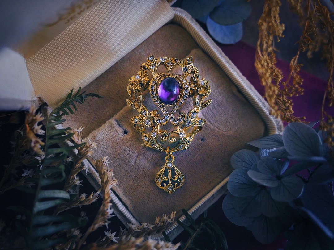 Sphinx 复古盛宴紫水晶胸针・英国古董饰品 Vintage Jewelry - 胸针 - 其他金属 
