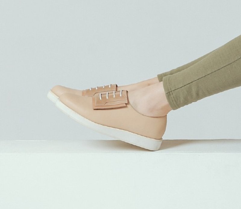 方状魔鬼粘穿脱 假绑带真皮休闲鞋 杏色 - 女款休闲鞋 - 真皮 卡其色