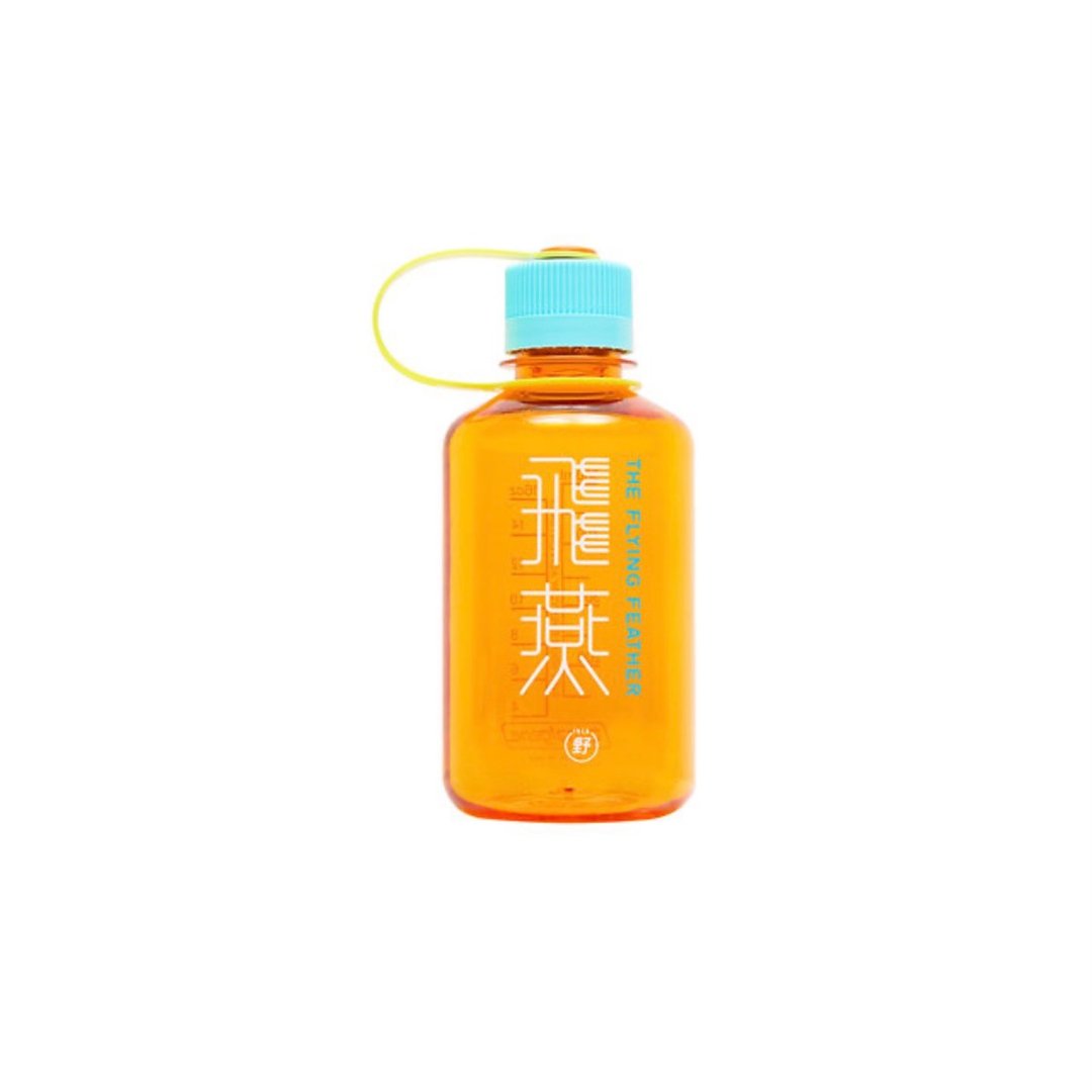 ISLA x STUFF: The Flying Feather Water Bottle - 水瓶/水壶 - 塑料 