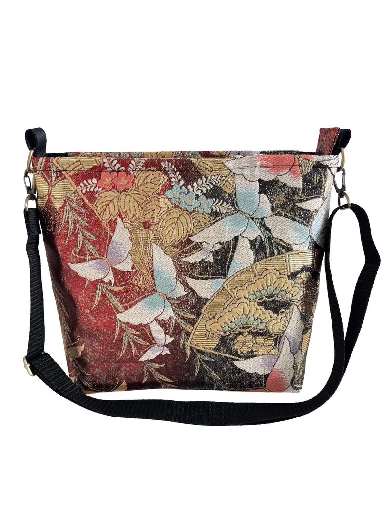 腰带改造包 红金飞舞扇蝶肩背包 纯丝・独一无二・和风时尚 - 侧背包/斜挎包 - 丝．绢 红色