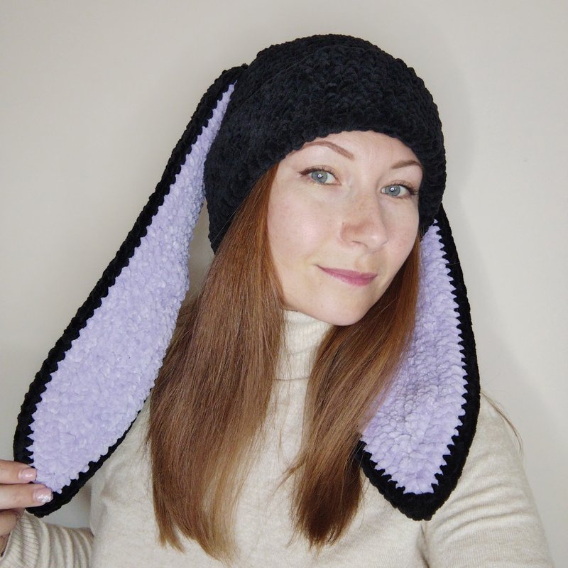 长耳朵的哥特兔帽。 黑色兔子毛线帽钩针编织。 蓬松的兔子帽 - 帽子 - 其他材质 黑色