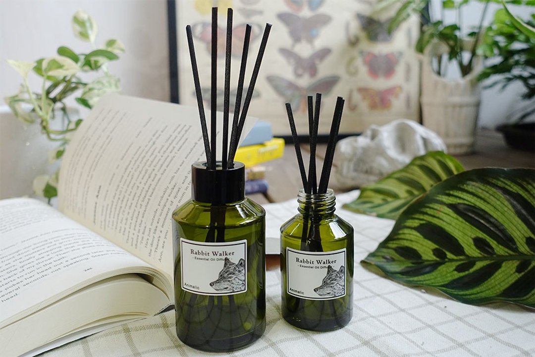 荒原野狼-精油扩香瓶 (野性杜松梅) - 香薰/精油/线香 - 精油 黑色