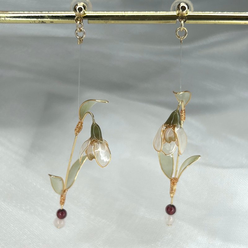 【雪花莲x石榴石 - 水晶花耳环】一月生日花 生日石 花言日和 - 耳环/耳夹 - 树脂 