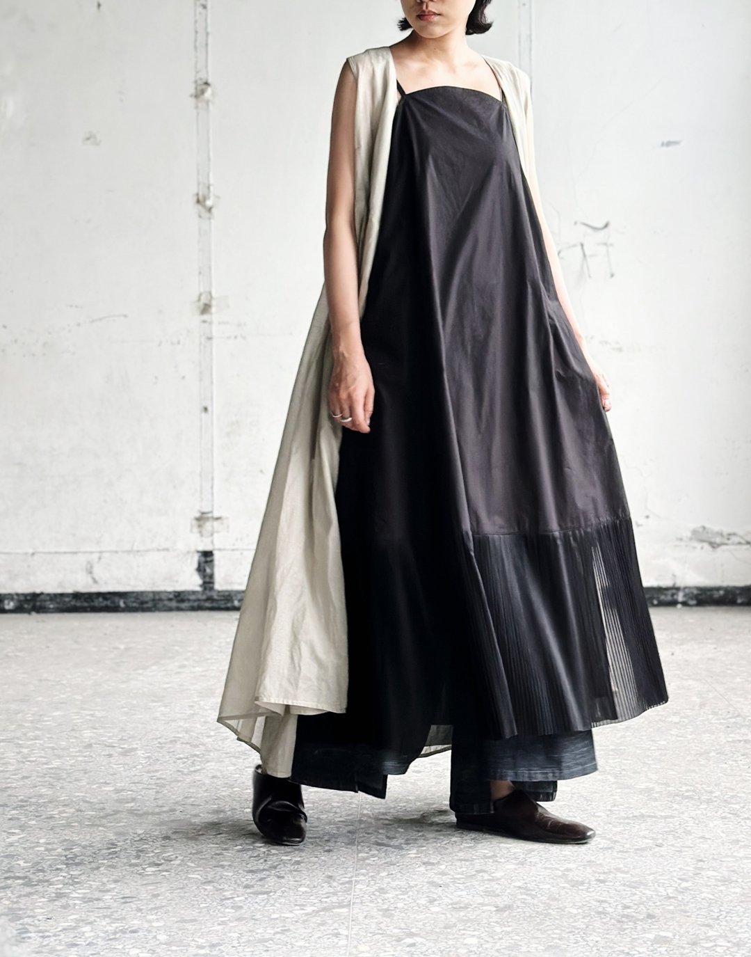 川 衣 WEAR BEING  细肩衬裙洋装 米色.黑色 - 洋装/连衣裙 - 棉 黑色