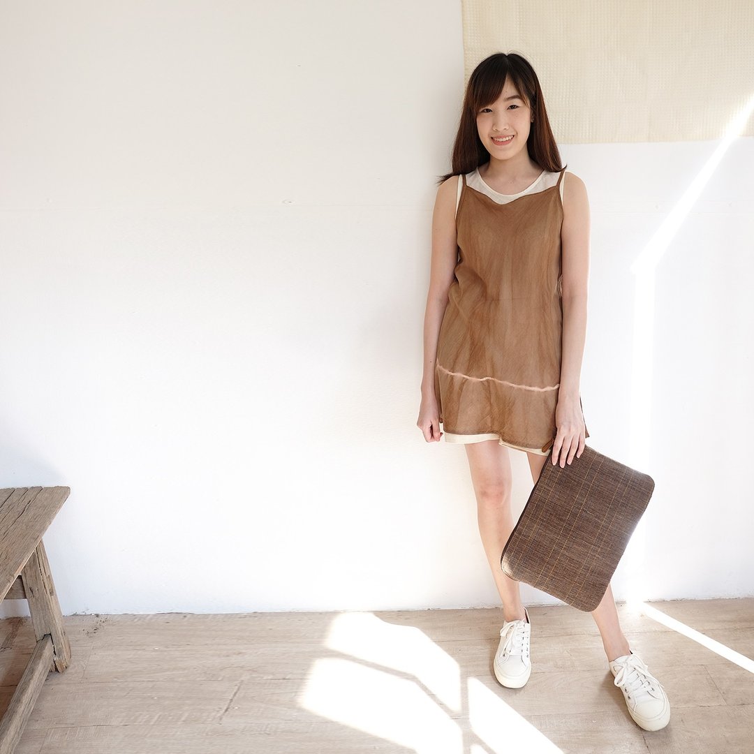 Medium Clutch Bags Hand Woven Cotton and Botanical Dyed Cotton Brown-Blue Color - 其他 - 棉．麻 咖啡色