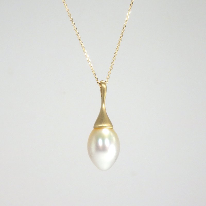 K18YG 南海白蝴蝶珍珠吊饰上衣 KR50535 - 项链 - 珍珠 