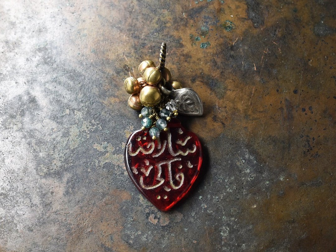 Saint beads and fluffy bells and moss agate, Herkimer diamonds, Afghan metal pendant top - 项链 - 玻璃 红色