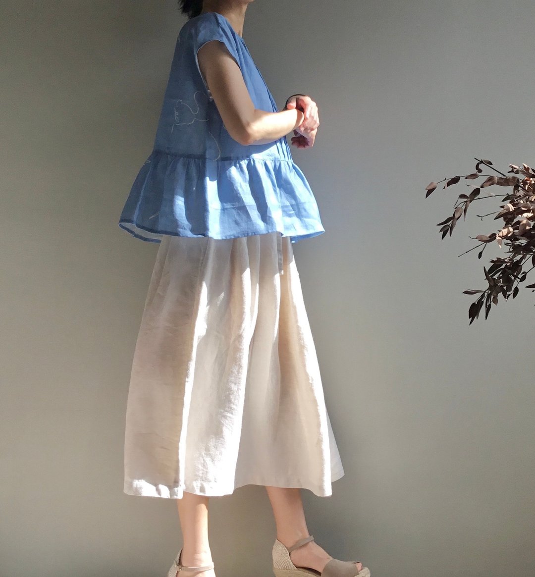 石蓝/小松鼠印花领口风琴折小包袖上衣/荷叶下摆小罩衫上衣 - 女装背心 - 棉．麻 