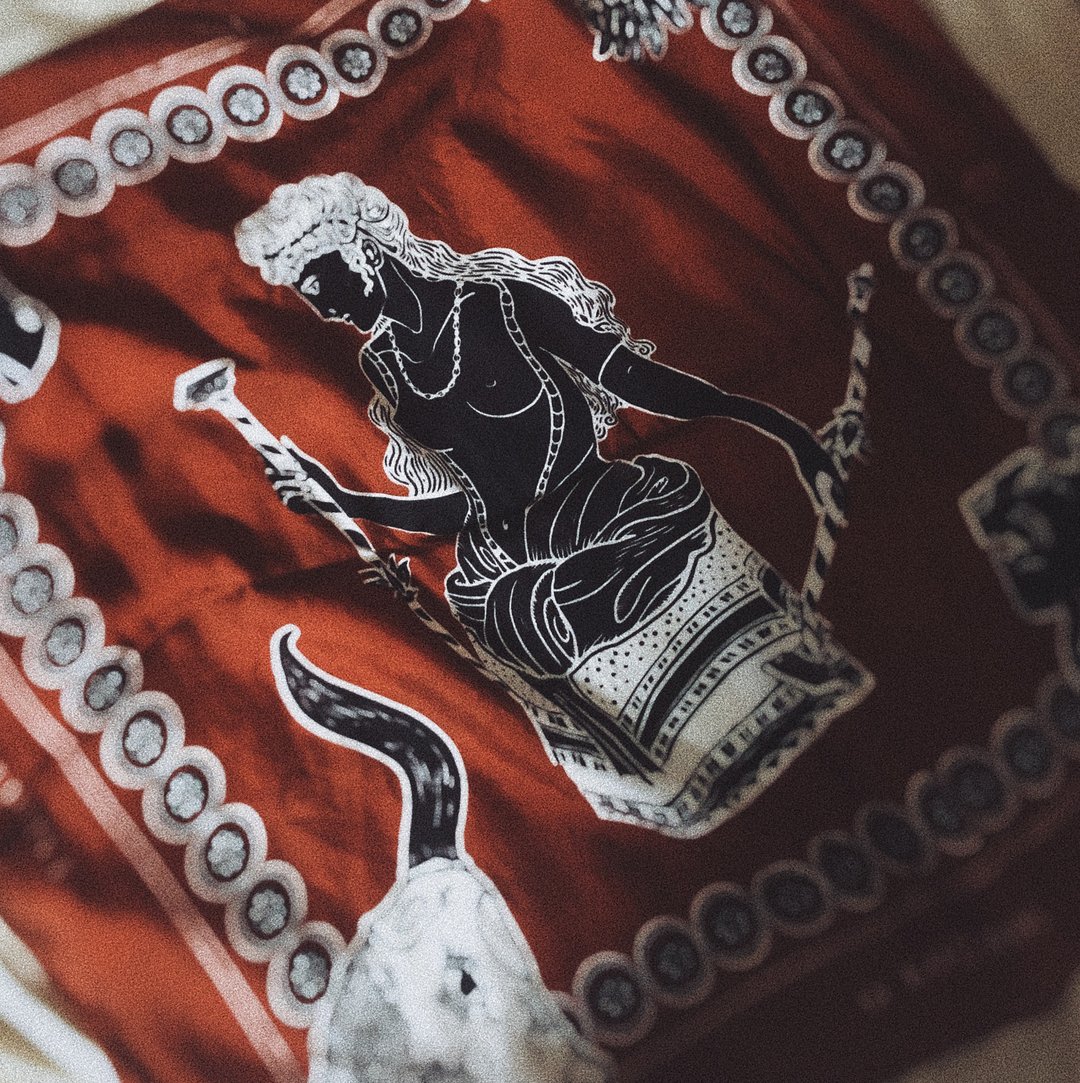 The World XXI 世界牌 Major Arcana 塔罗插画丝巾 - 丝巾 - 丝．绢 红色