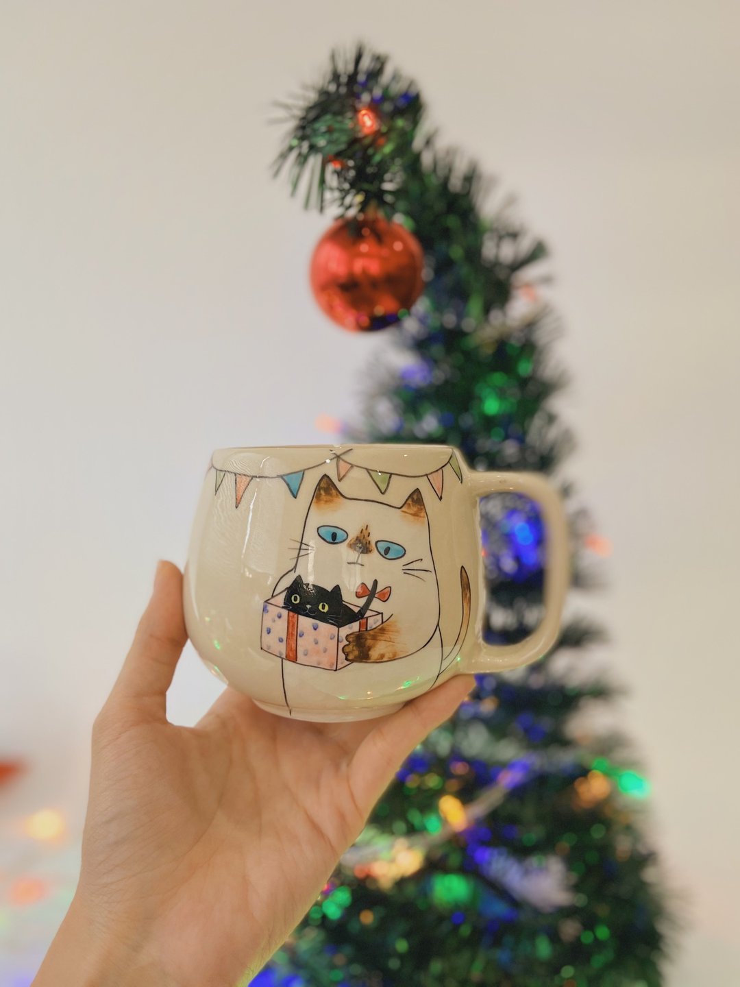 VILAN cat Handpainted Ceramics Mug / Christmas collection 02 - 咖啡杯/马克杯 - 陶 白色