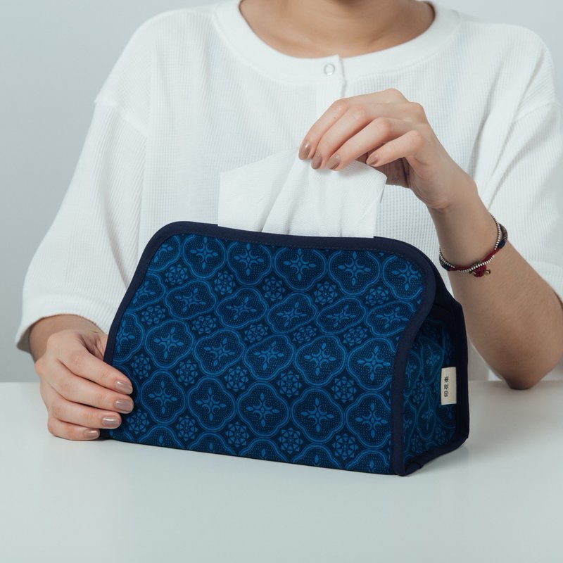 小屋面纸套/玻璃海棠/宅邸深蓝 - 纸巾盒 - 棉．麻 蓝色