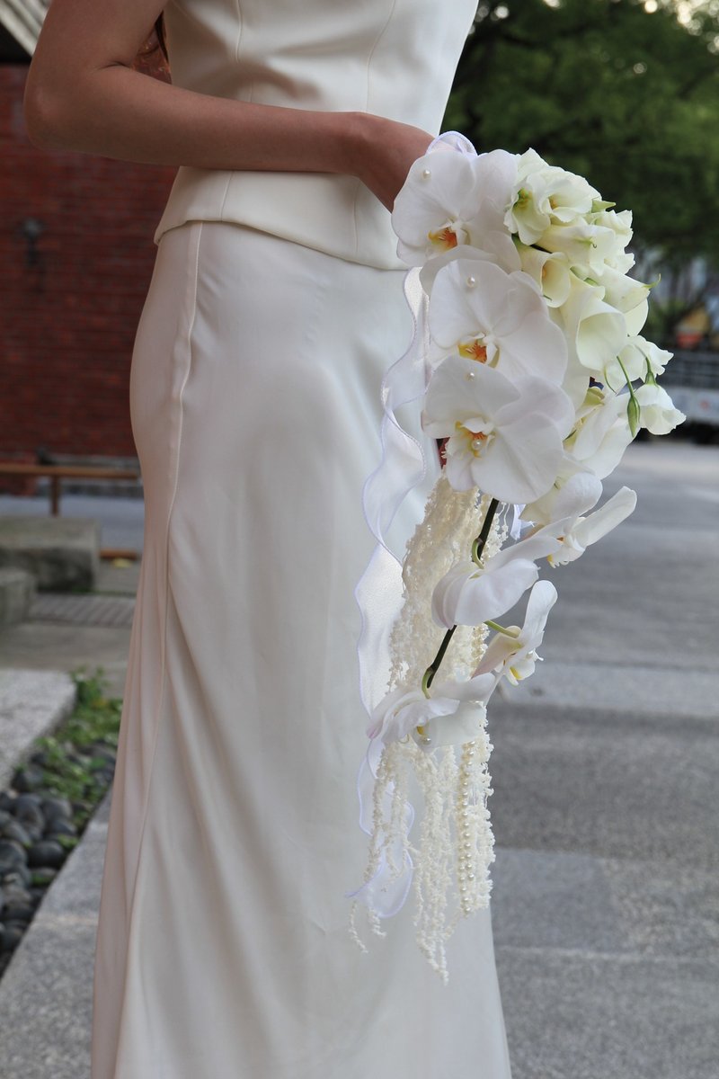 Elegance Orchid 优雅之心 瀑布型鲜花捧花 兰花新娘捧花 - 干燥花/捧花 - 植物．花 