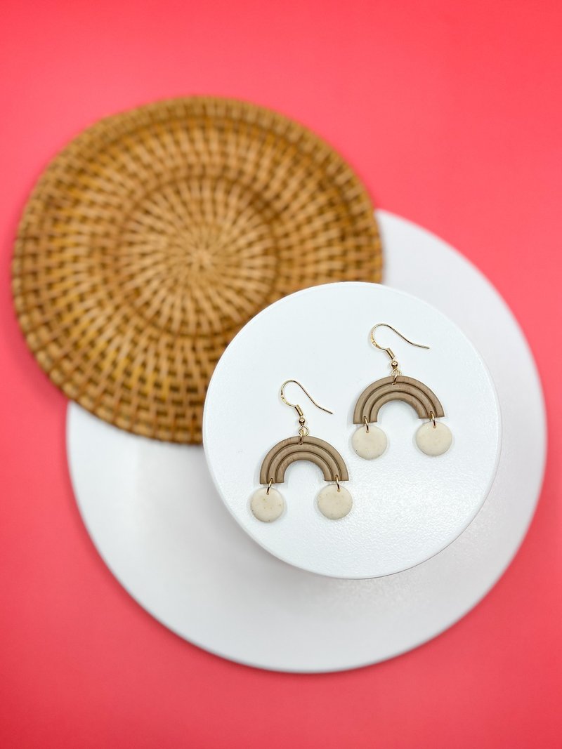 • 手工软陶耳环 • 伪木纹彩虹 (可改耳夹) - 耳环/耳夹 - 陶 卡其色