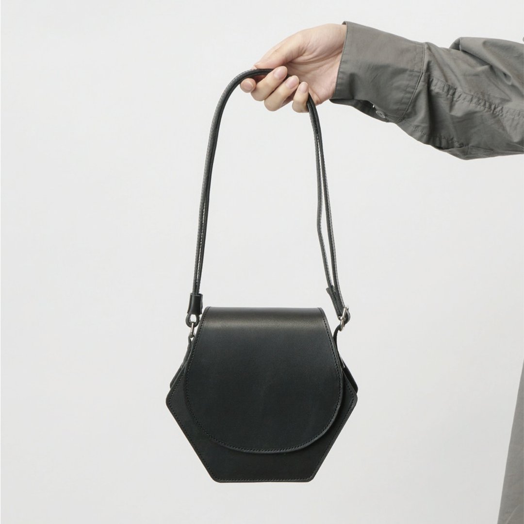 【leather shoulder hexa black】皮革 / 肩背包 / 手提包 / 六角形 - 侧背包/斜挎包 - 真皮 黑色