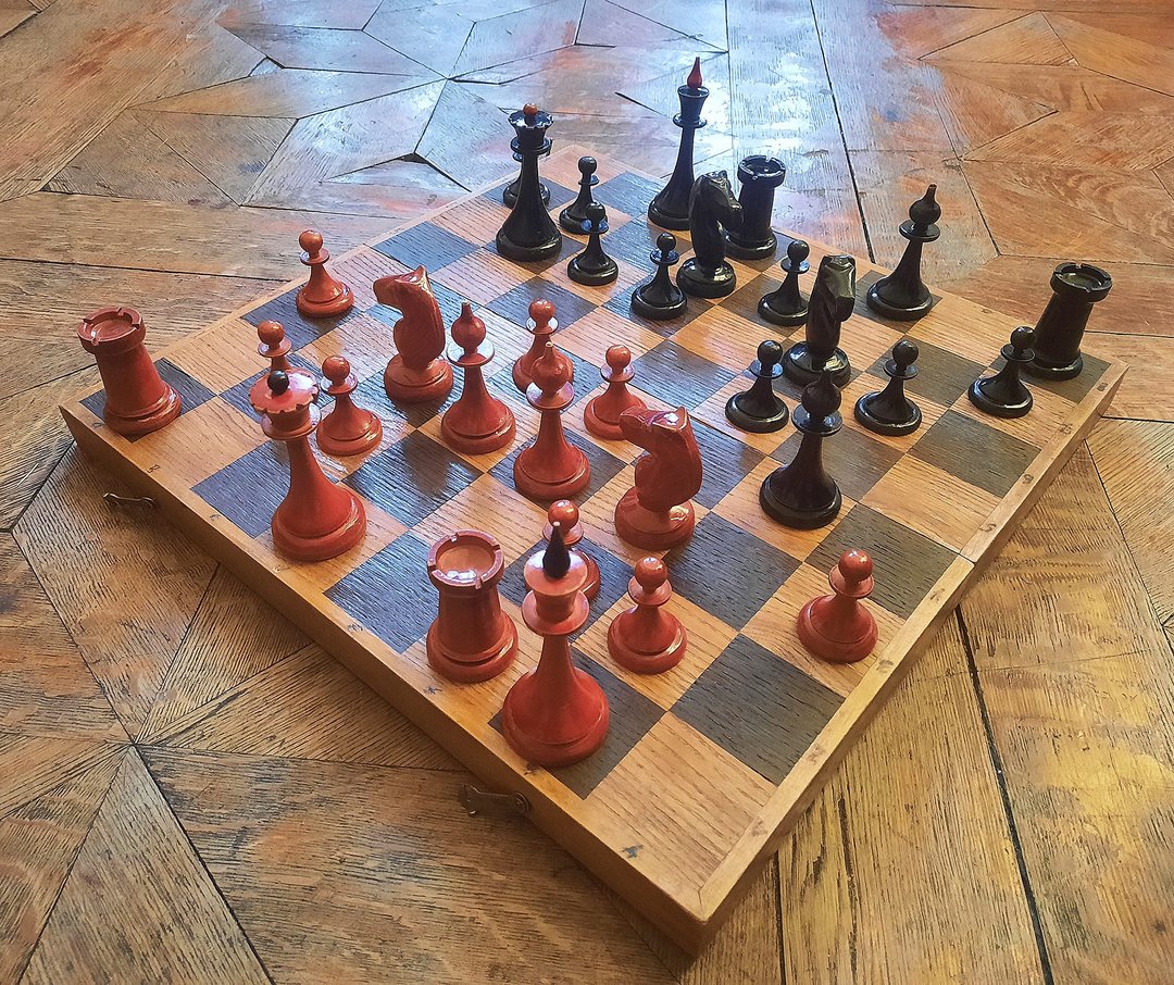莫尔多瓦俄罗斯复古国际象棋套装 1955 年 – 红黑 70 岁木制国际象棋 - 桌游/玩具 - 木头 