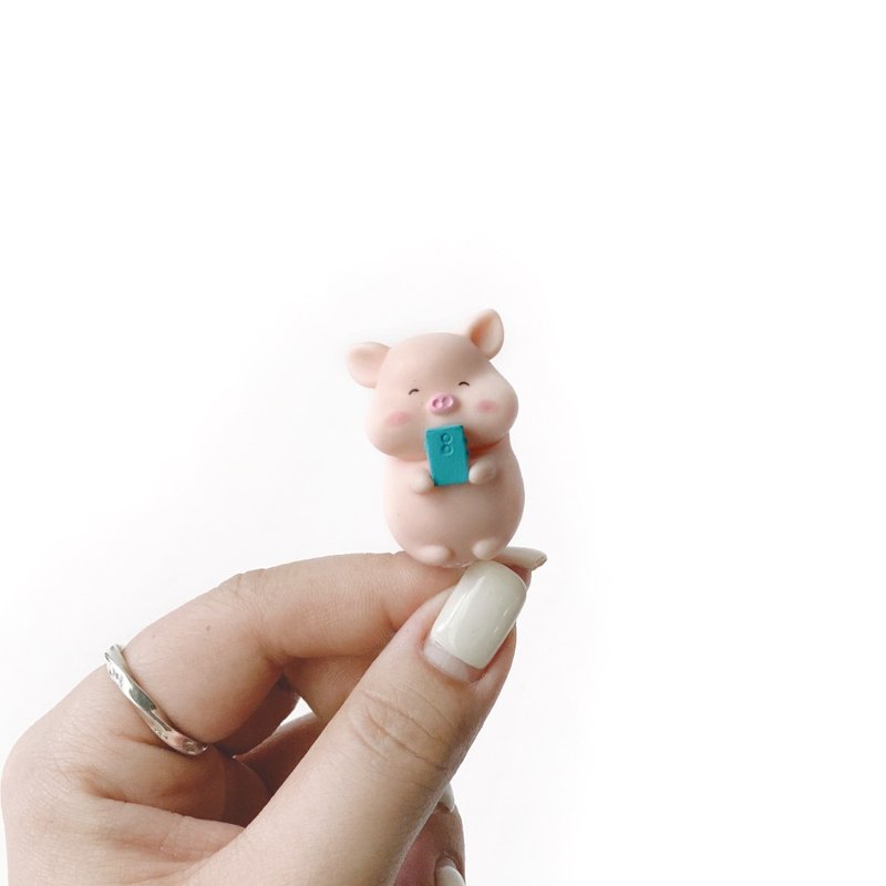 (现货) 盆栽装饰 可爱猪猪系列-3C成瘾的猪猪 微景观插饰 摆饰 - 摆饰 - 树脂 粉红色
