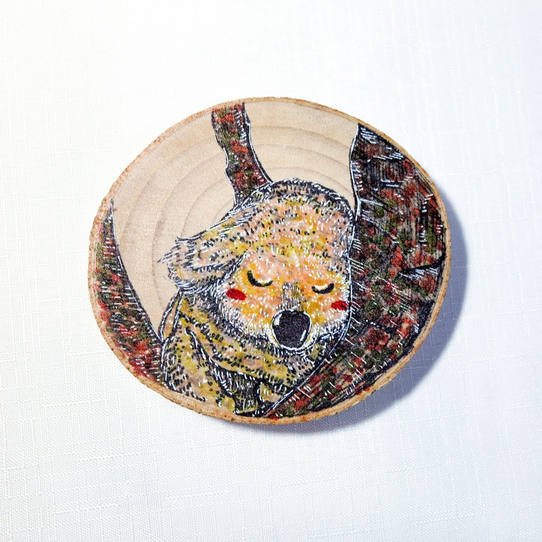 限量-疗愈手绘木头画（杯垫）-度估的小无尾熊 - 海报/装饰画/版画 - 纸 咖啡色
