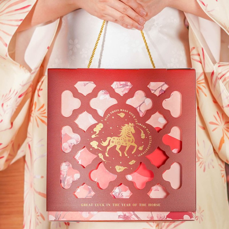 【满五万免费烫金/一件包邮】春马礼盒 日式高级镂空窗花设计 - 茶 - 纸 红色