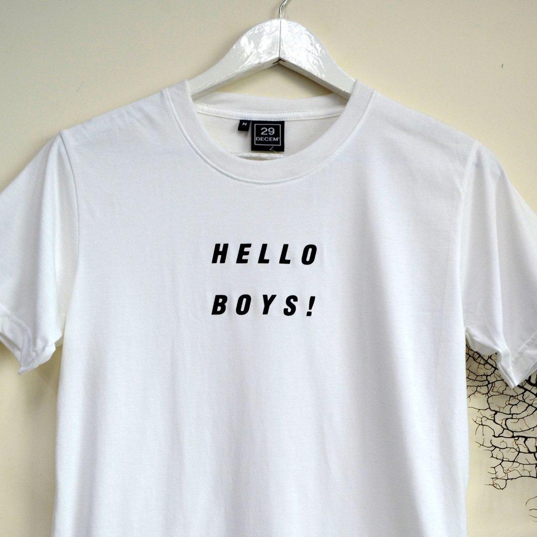 HELLO BOYS 白色超软熟手感优质全棉TEE上衣 男女合穿 均码 - 中性连帽卫衣/T 恤 - 棉 白色