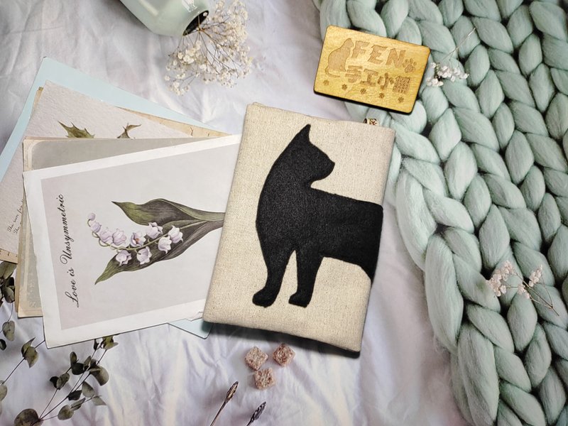 自创款-大猫系列回头猫布料布书套-布书衣-适用A6日本文库本 - 书衣/书套 - 棉．麻 