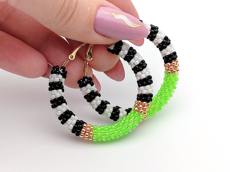 手作, 耳環, 派對, 華麗耳環, Neon green hoop earrings, Bright beaded hoops - 耳环/耳夹 - 玻璃 绿色