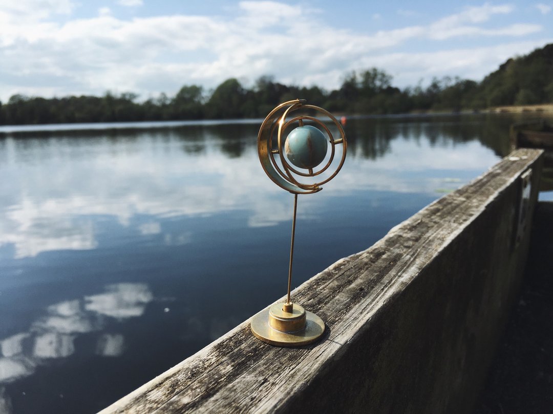 [Mush] Gyro brooch with stand 陀螺仪扣针/天文摆设 两用 gyroscope gyroscopic armillary sphere astronomy astronomical - 胸针 - 其他金属 