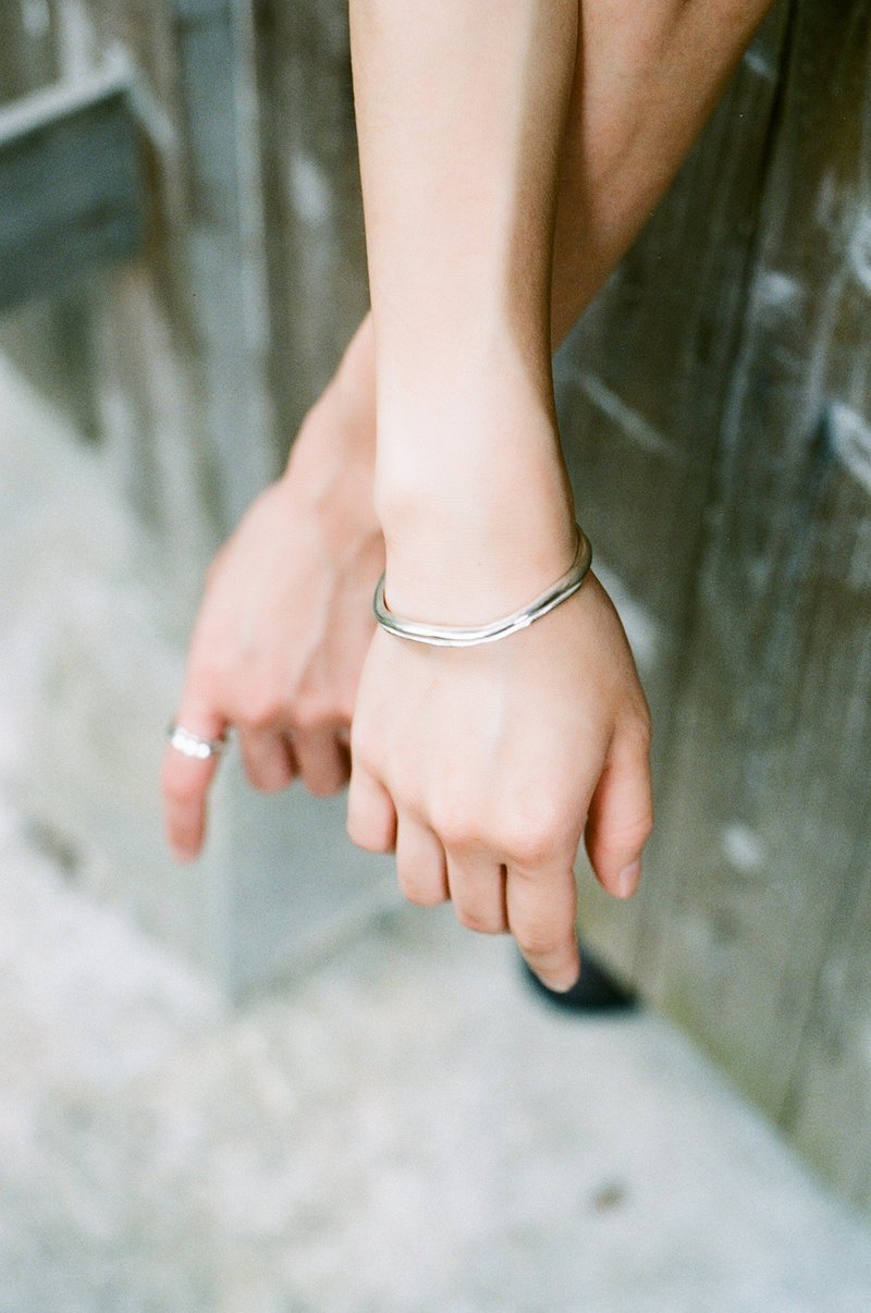 和煦之夏 流淌手环 - 手链/手环 - 纯银 银色